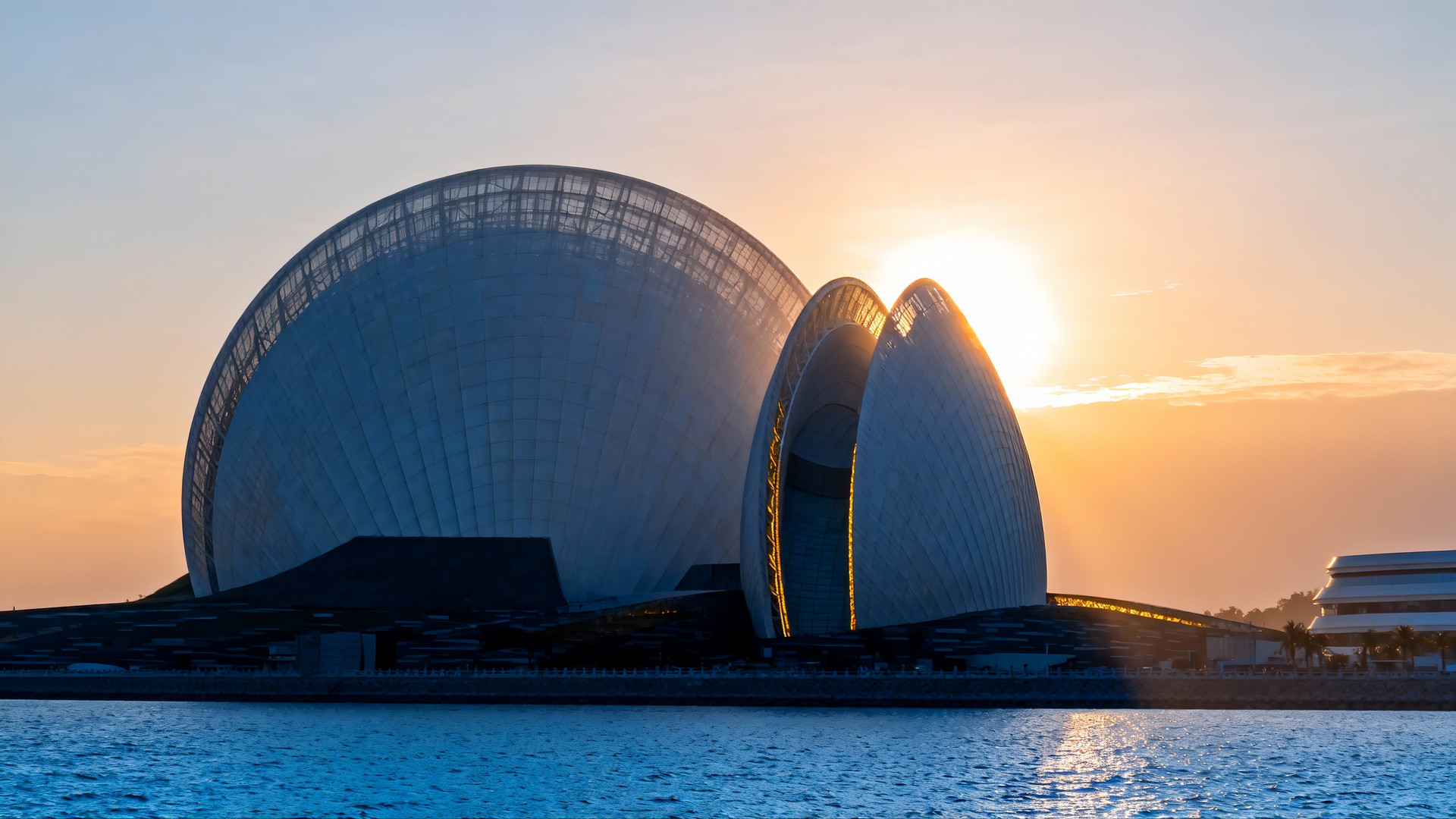 摄图网_603957014_banner_珠海日月贝贝壳状现代建筑海边黄昏日落（企业商用）