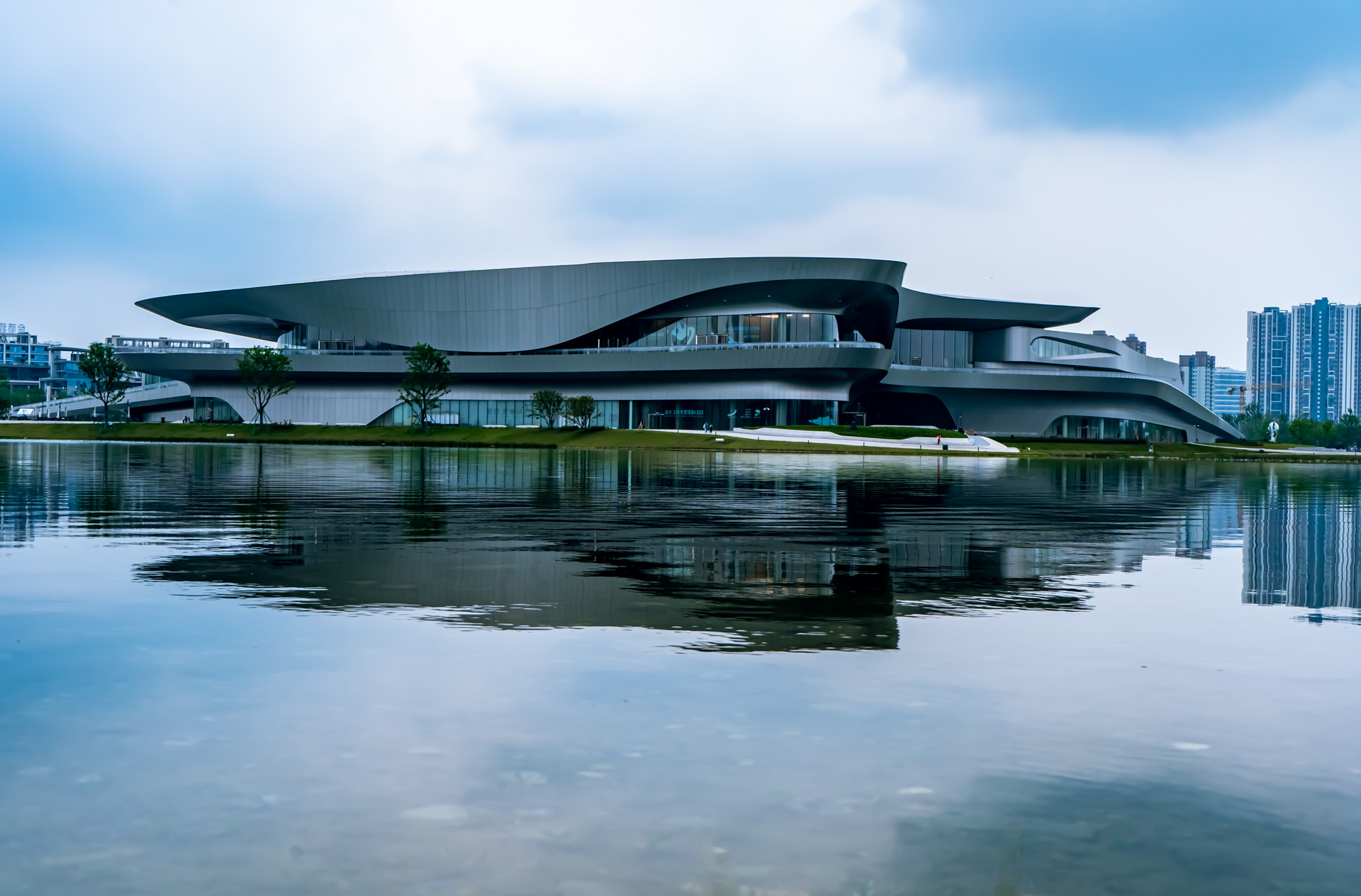 摄图网_700848859_banner_四川成都科幻馆（企业商用）